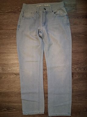 Women's Straight Leg Jeans in Light Blue